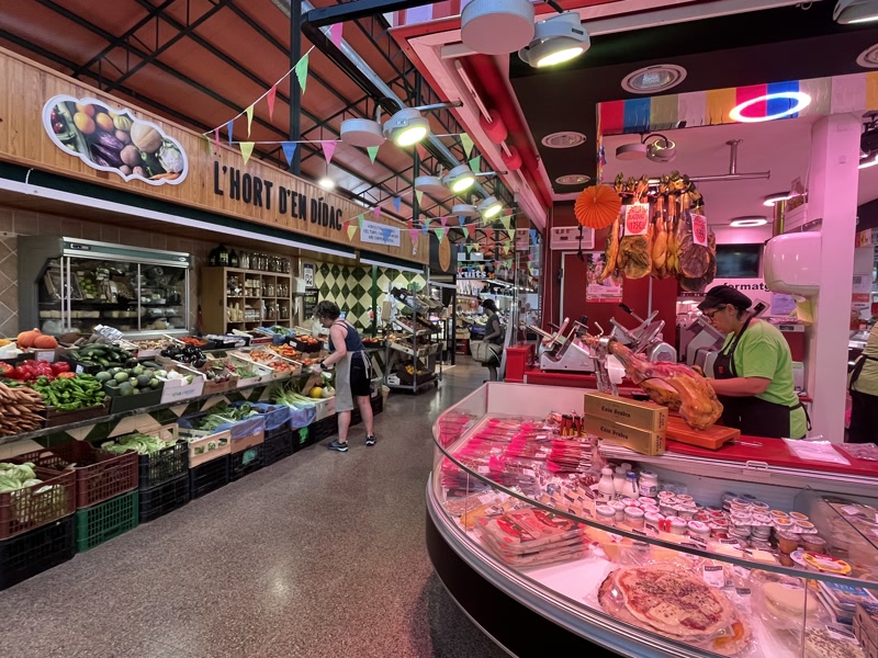 El Mercat de la Pla&ccedil;a de Cuba es mantindr&agrave; refrigerat m&eacute;s hores mentre duri l&rsquo;onada de calor