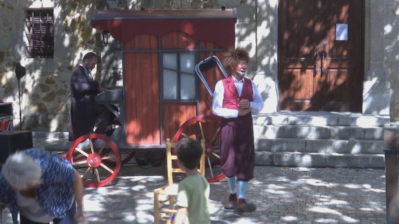 Les arts esc&egrave;niques omplen les places d&#39;&Ograve;rrius en el primer &Ograve; Festival