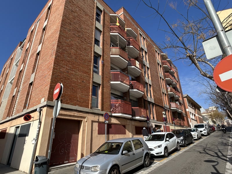 Ve&iuml;ns d&#39;un bloc de protecci&oacute; oficial temen quedar-se al carrer si l&rsquo;Ajuntament no els renova el lloguer social