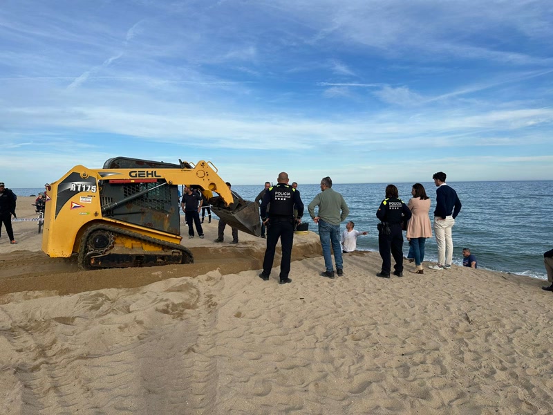 S&#39;investiguen les restes d&#39;ossos trobats a la platja de Vilassar de Mar