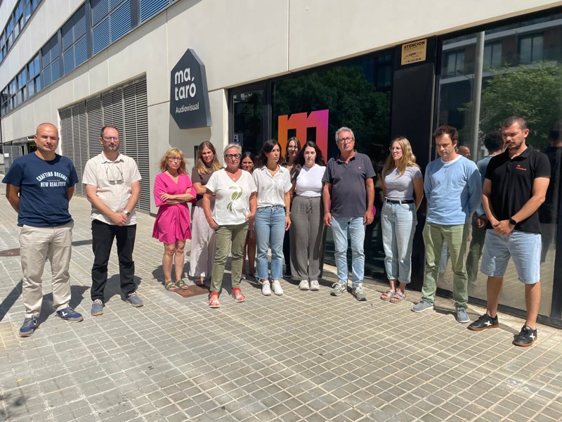 <strong>Minut de silenci dels professionals de tvmatar&oacute; i Matar&oacute; R&agrave;dio en defensa dels periodistes assassinats a Gaza</strong>