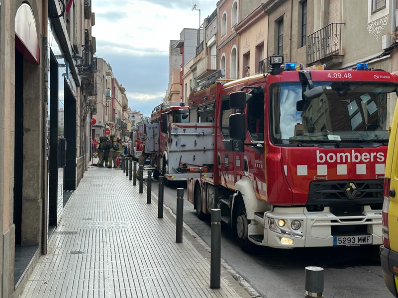 <strong>Extingit l&rsquo;incendi que ha calcinat un pis al carrer Sant Benet</strong>