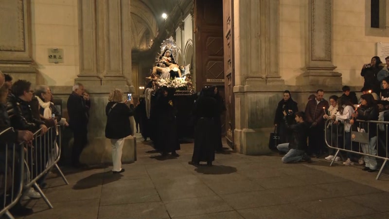 Tradici&oacute; i austeritat protagonitzen el Dijous Sant als carrers del casc antic