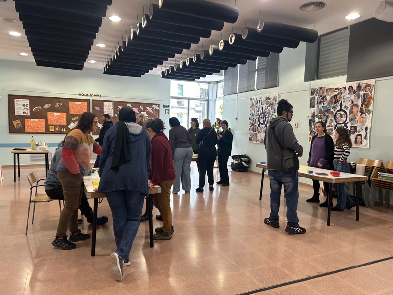 Mohamed L&#39;Ghacham busca imatges familiars com a inspiraci&oacute; per al mural