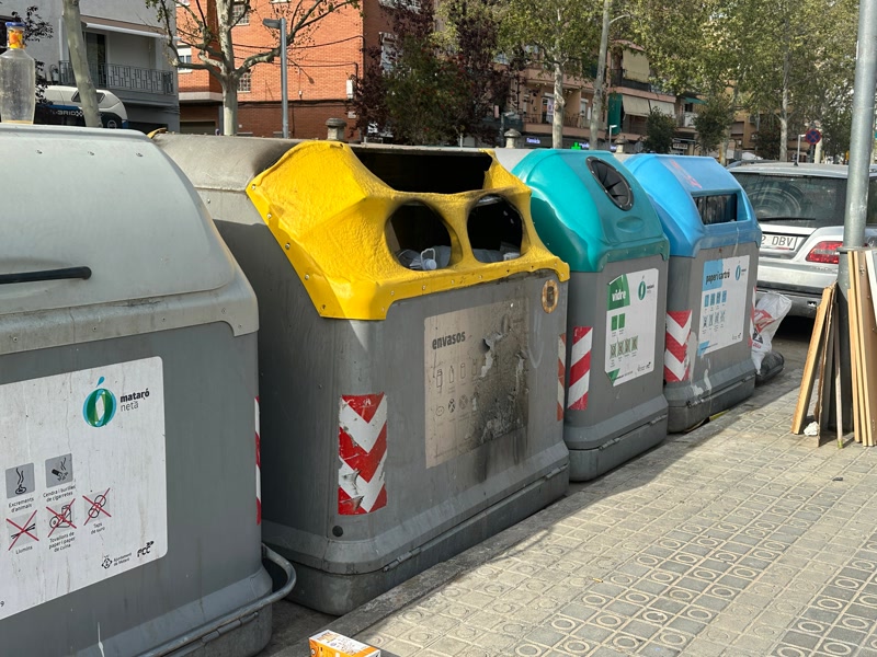 Tercera nit consecutiva de contenidors cremats a Cerdanyola