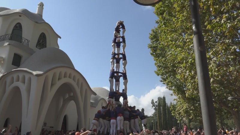 A Terrassa a la cerca del primer castell de 9