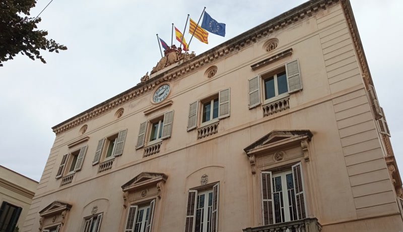 L&rsquo;oposici&oacute; es planta i denuncia no rebre la informaci&oacute; sobre el cas de les presumptes contractacions a dit