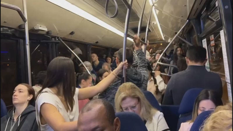Els usuaris dels autobusos interurbans del Maresme farts de la saturació del servei en hores punta