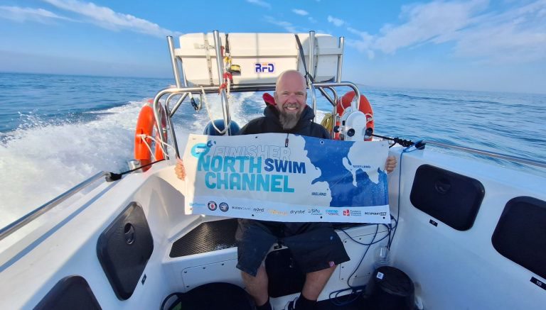 D&rsquo;Irlanda del Nord a Esc&ograve;cia en 12 hores i condicions extremes: Jerem&iacute;as Mateo completa la travessia del Canal del Nord