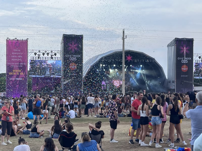 El Canet Rock recorda els 50 anys del primer festival amb un p&uacute;blic totalment entregat
