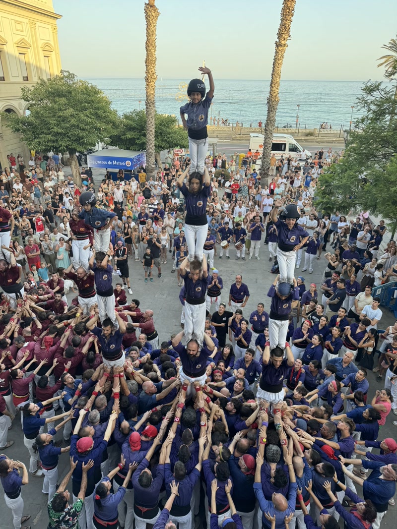 Els Capgrossos actuen a Vilassar de Mar amb un 3 de 9 amb folre