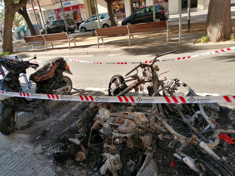 Cremen quatre motos a l&rsquo;Avinguda Am&egrave;rica
