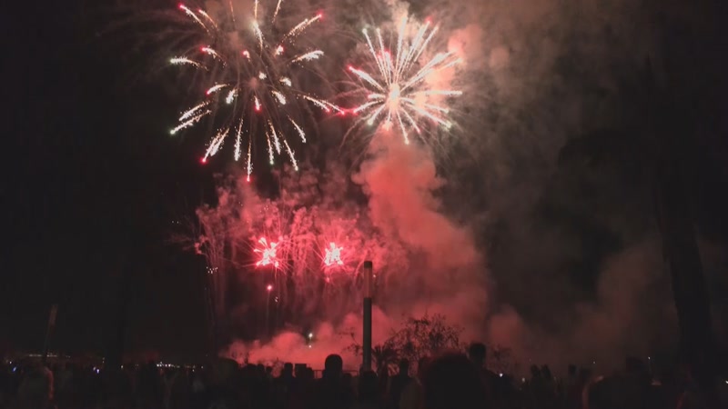Un monumental Castell de Focs posa llum i color al cel de Matar&oacute;