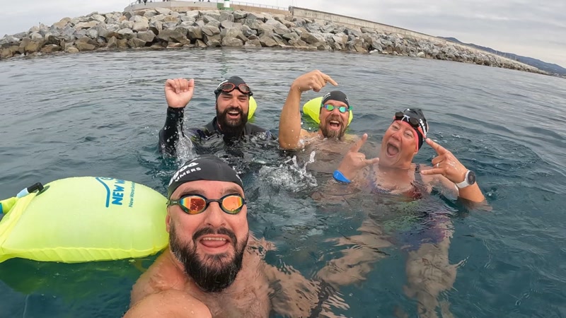 Nedadors i socis del CN Matar&oacute; participen a la SwimForEla