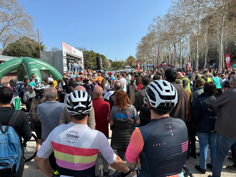 <strong>3.500 aficionats bateguen al ritme de la Volta Ciclista a Catalunya</strong>