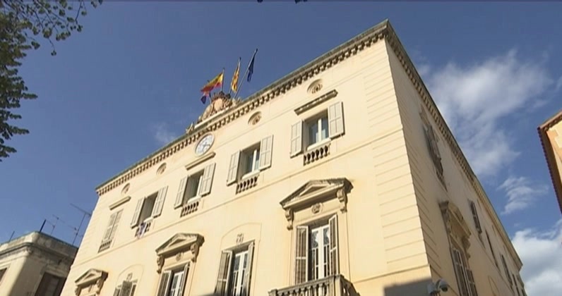 Divisi&oacute; pel Defensor del Ciutad&agrave;: Qui est&agrave; a favor i qui en contra
