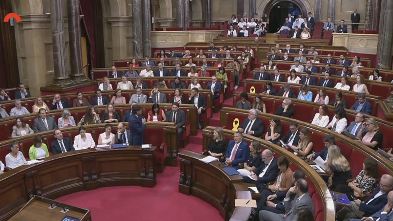 Salvador Illa s'ha dirigit al president de Vox, Ignacio Garriga per exigir-li que condemnés la"cacera" de persones.