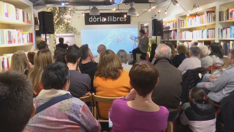 Ple absolut en la presentaci&oacute; del nou conte il&middot;lustrat d&#39;Espartac Peran