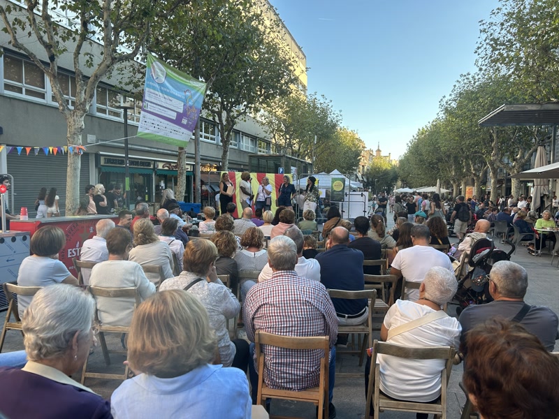 La Taula per la llengua surt al carrer per fer cr&eacute;ixer el suport al catal&agrave;