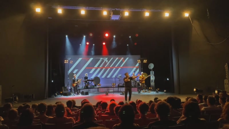 Ant&ograve;nia Font fa vibrar tot el Teatre Monumental
