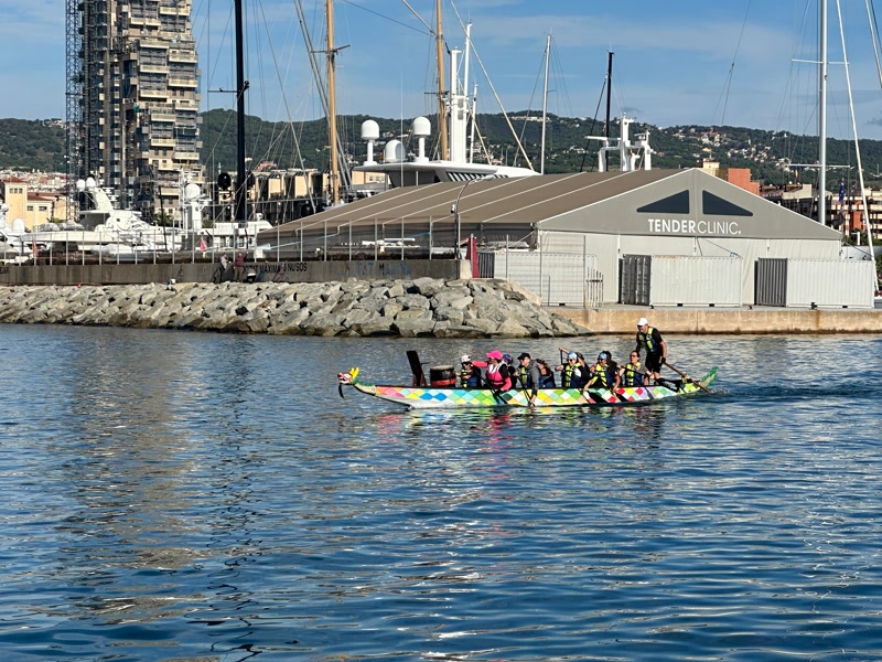 El Dragon Boat rema contra el c&agrave;ncer tamb&eacute; al Port