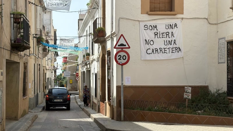 Ve&iuml;ns de la Riera de Lledoners de Canet de Mar reclamen mesures per millorar la conviv&egrave;ncia entre vehicles i vianants