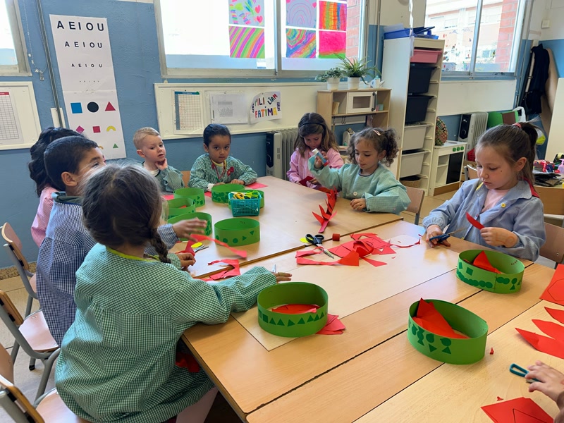 <strong>Manualitats diverses a l&rsquo;Escola Torre Llauder per descobrir Sant Jordi</strong>