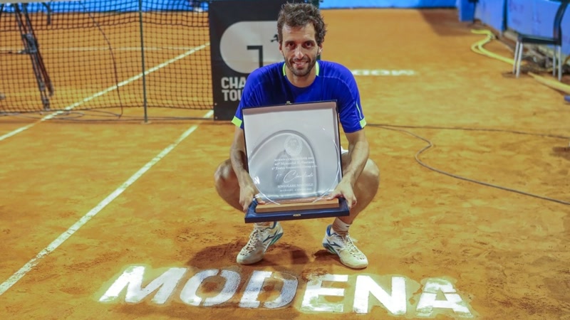 Albert Ramos retorna al top 100