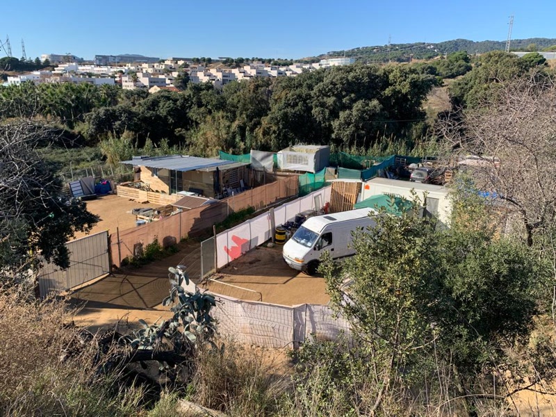 Un enorme càmping il·legal es planta enmig de l’espai agrari de Mataró