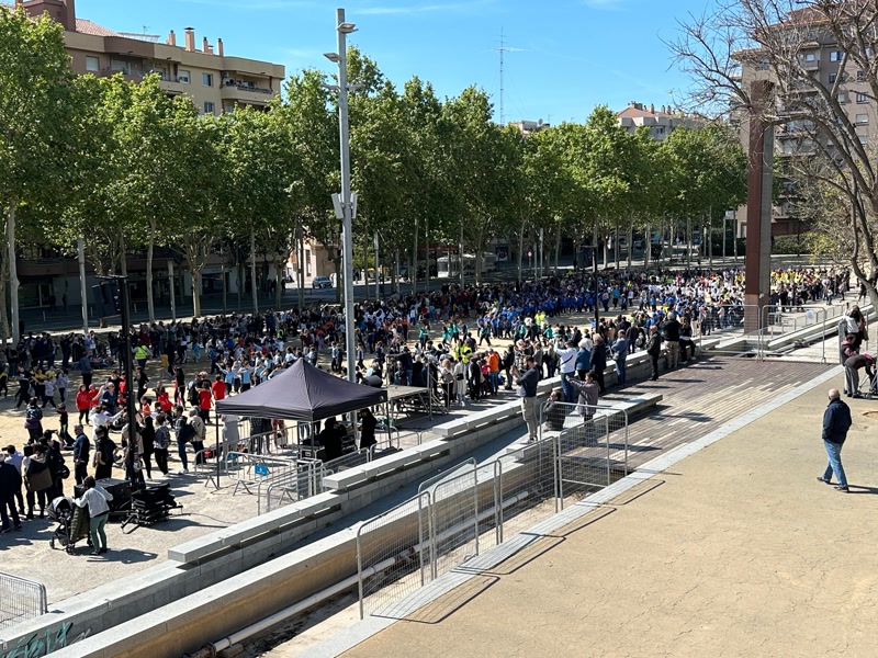 M&eacute;s d&rsquo;un miler d&rsquo;alumnes de Matar&oacute; ballen plegats sota el paraigua del projecte Fem Dansa