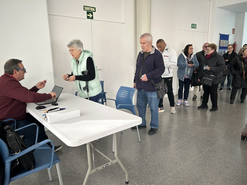 Unes mil persones renoven la T- Blava del Matar&oacute; Bus abans de Nadal