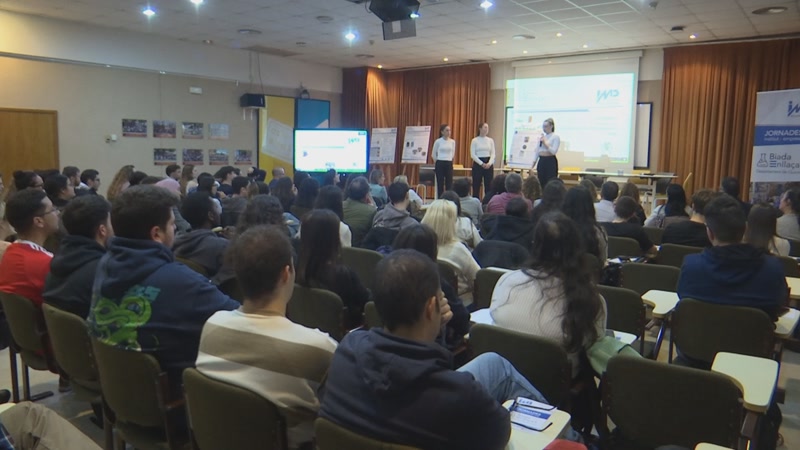 El Biada reuneix alumnes i empreses químiques en una jornada<br />
