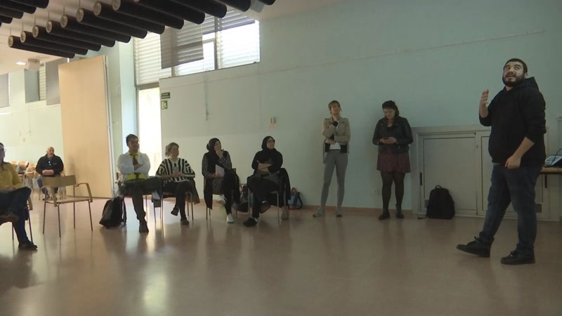 Tot a punt abans de comen&ccedil;ar a pintar el mural de Les Santes