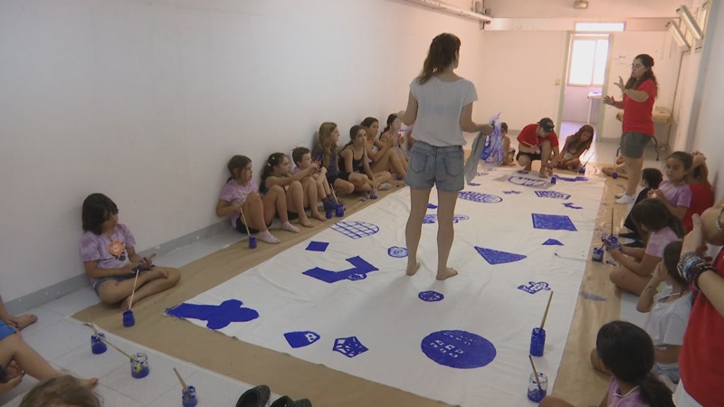 Un dels tallers que s'han organitzat per preparar la decoració de la Llar Cabanelles.