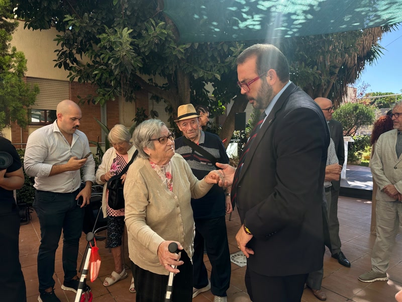 L'alcalde de Mataró, David Bote, ha acompanyat la consellera Martínez Bravo durant la presentació de les obres per a rehabilitar la Residència Gatassa.