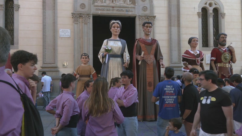 Els Gegants d&rsquo;Iluro estrenen vestits en la 15a Mostra de Balls