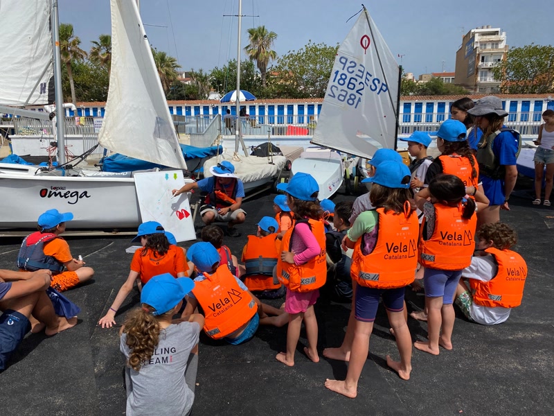 Classes de vela per crear futurs patrons i navegants