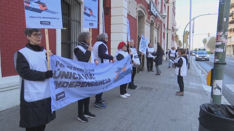L&rsquo;ANC protesta a les estacions del Maresme