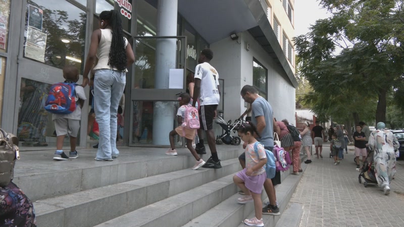 <strong>Nervis i il&middot;lusi&oacute; acompanyen els estudiants mataronins en el seu primer dia d&rsquo;escola</strong>