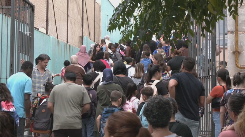 A les 9, puntual, l'Escola Josep Manuel Peramàs ha obert les portes al nou curs.