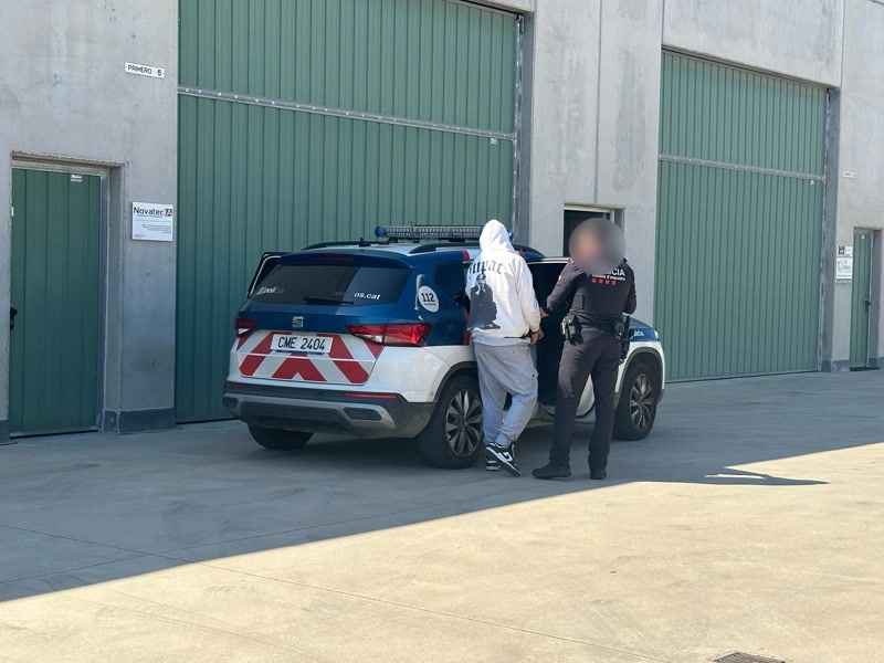 <strong>3 detinguts vinculats a una plantaci&oacute; de marihuana desmantellada al pol&iacute;gon industrial de Vallveric</strong>