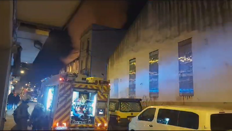 <strong>Un incendi crema una f&agrave;brica abandonada a Canet</strong>