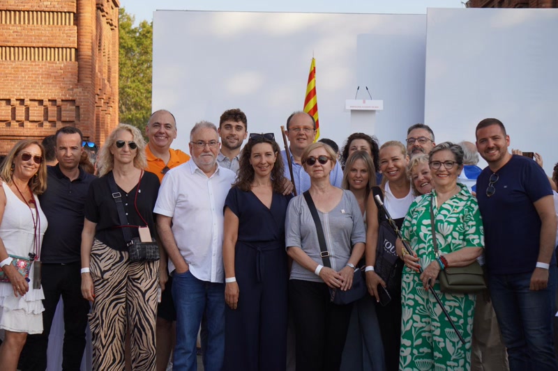 Alcaldes i regidors de Junts del Maresme donen suport a Puigdemont a l&#39;Arc de Triomf