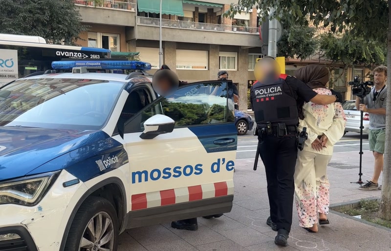 A la Ronda O'Donnell, els Mossos d'Esquadra van endur-se dos detinguts.