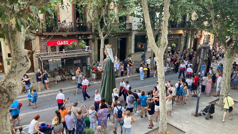 La Passada aporta el toc de llu&iuml;ment a la Diada de les Santes