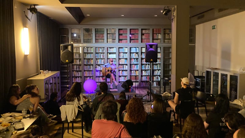 L&#39;Escenari Off s&#39;instal&middot;la al bar del Caf&egrave; Nou fins al proper abril