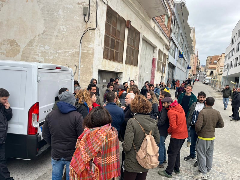Can Fugarolas atura, de moment, el desallotjament de la nau