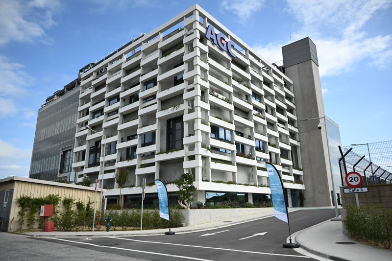 El nou edifici d'última generació d'AGC Pharma Chemicals que s'ha inaugurat a Malgrat de Mar.
