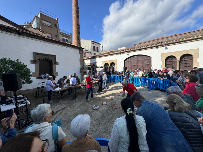 Arenys de Mar torna a recuperar la subhasta de peix a veu pel Calamarenys