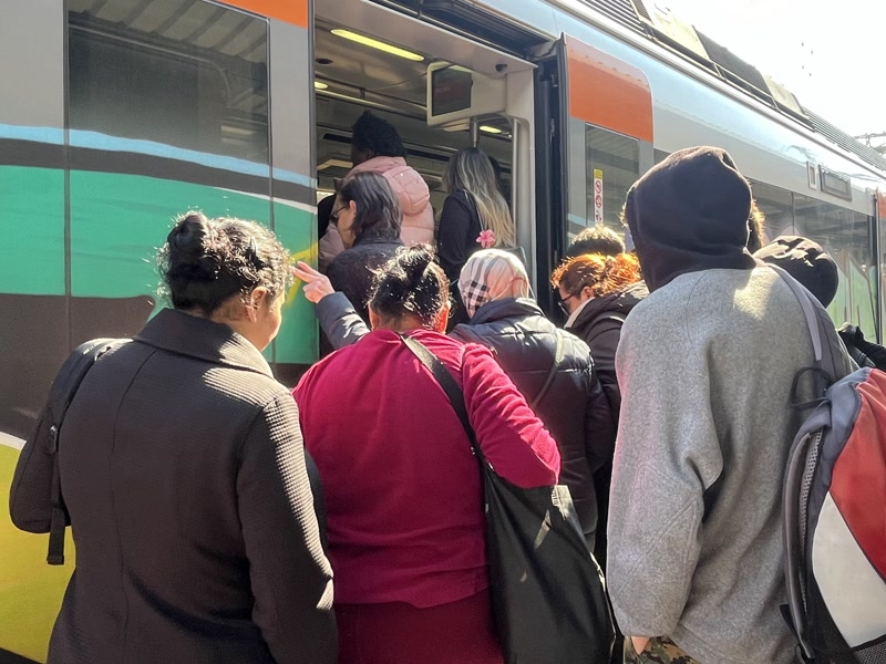 Retards a l&rsquo;R1 i busos m&eacute;s plens tot i la desconvocat&ograve;ria de vaga de Rodalies&nbsp;